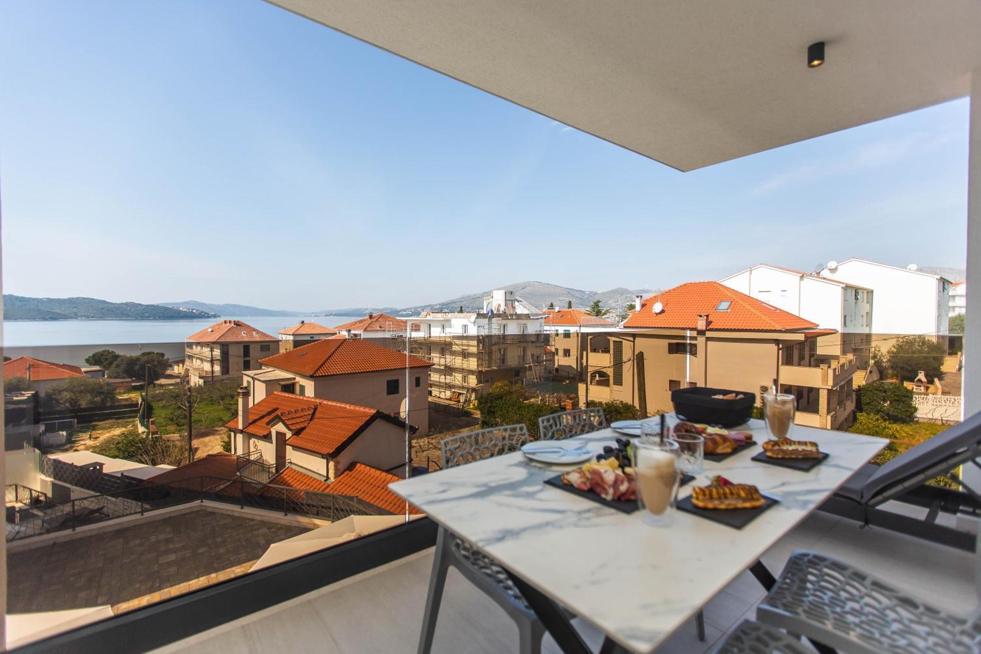 Villa 23 B Heated Pool Trogir Exteriör bild